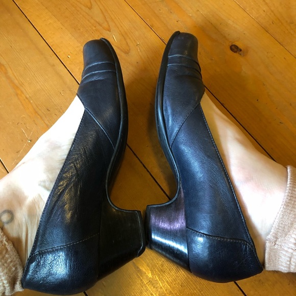 Clarks navy blue pumps - 7 wide - Picture 3 of 7